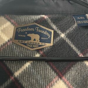 Plaid Men's fleece shirt. Black and Brown